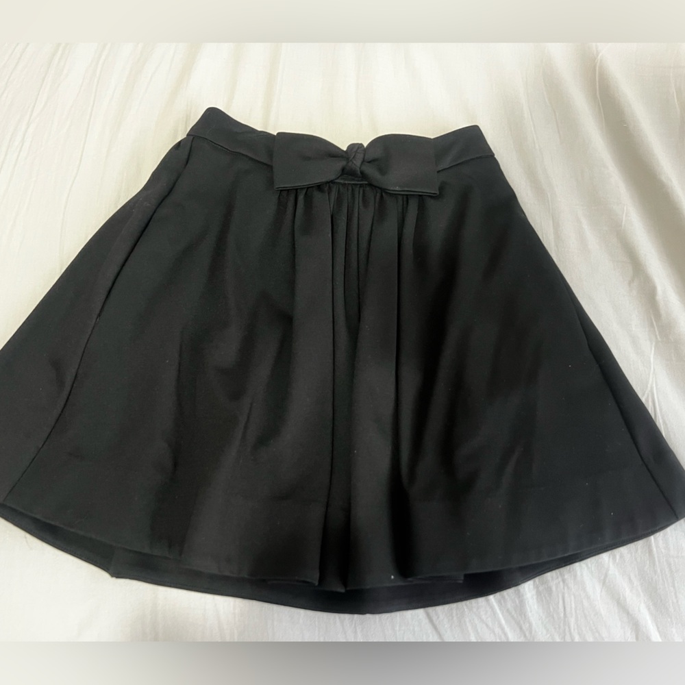 Black Kate Spade skirt w/ pockets! 
Size 14Y